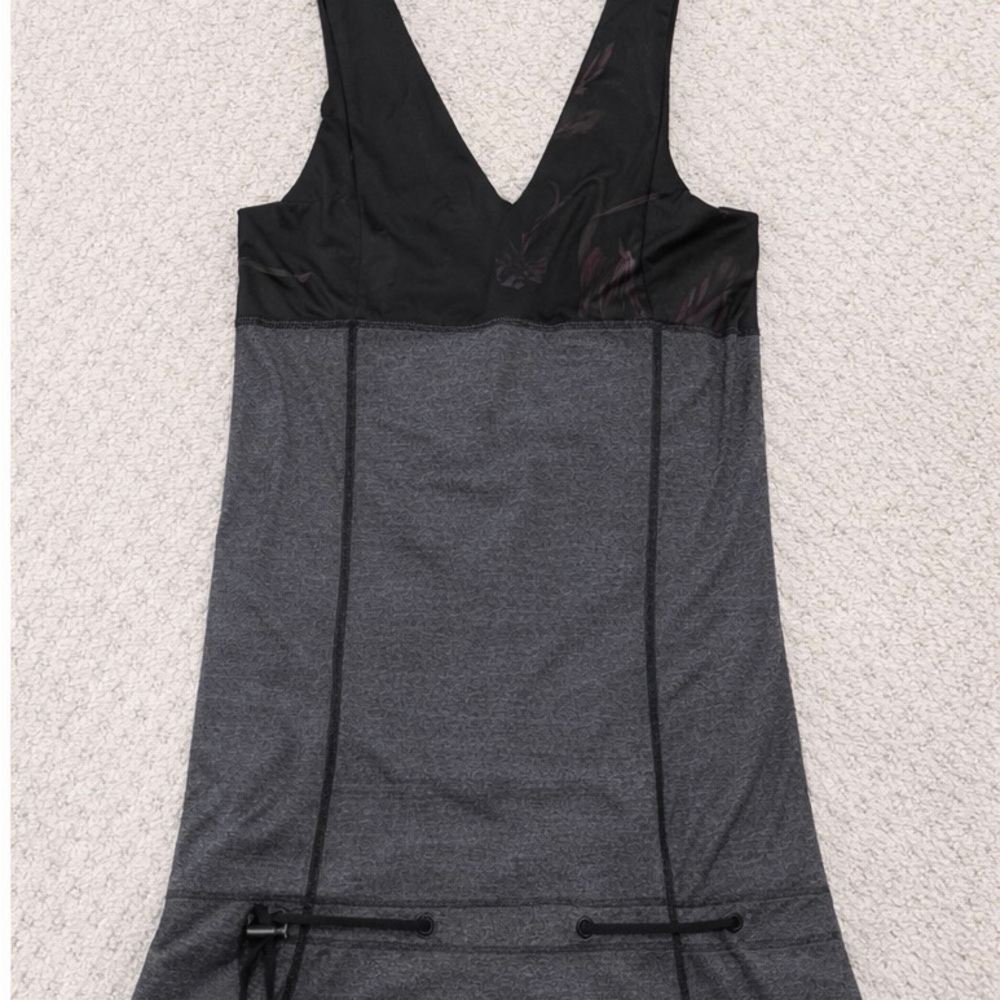 Lululemon Athletica Charcoal and flower printer top